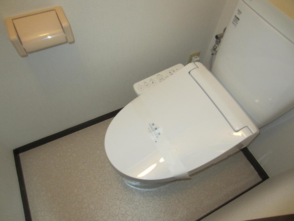 東急東横線 新丸子駅 徒歩1分 7階建 築34年のトイレ写真