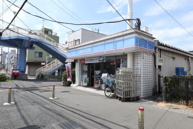 コンビニ　ローソン（コンビニ）まで290m