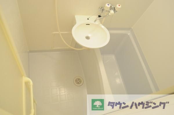 ＪＲ京浜東北線 上中里駅 徒歩10分 2階建 築15年の風呂写真
