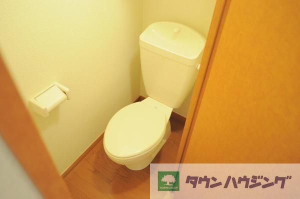 ＪＲ京浜東北線 上中里駅 徒歩10分 2階建 築15年のトイレ写真