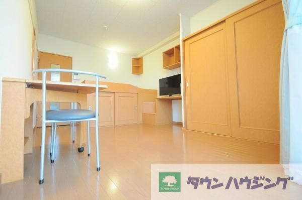 ＪＲ京浜東北線 上中里駅 徒歩10分 2階建 築15年の居間写真