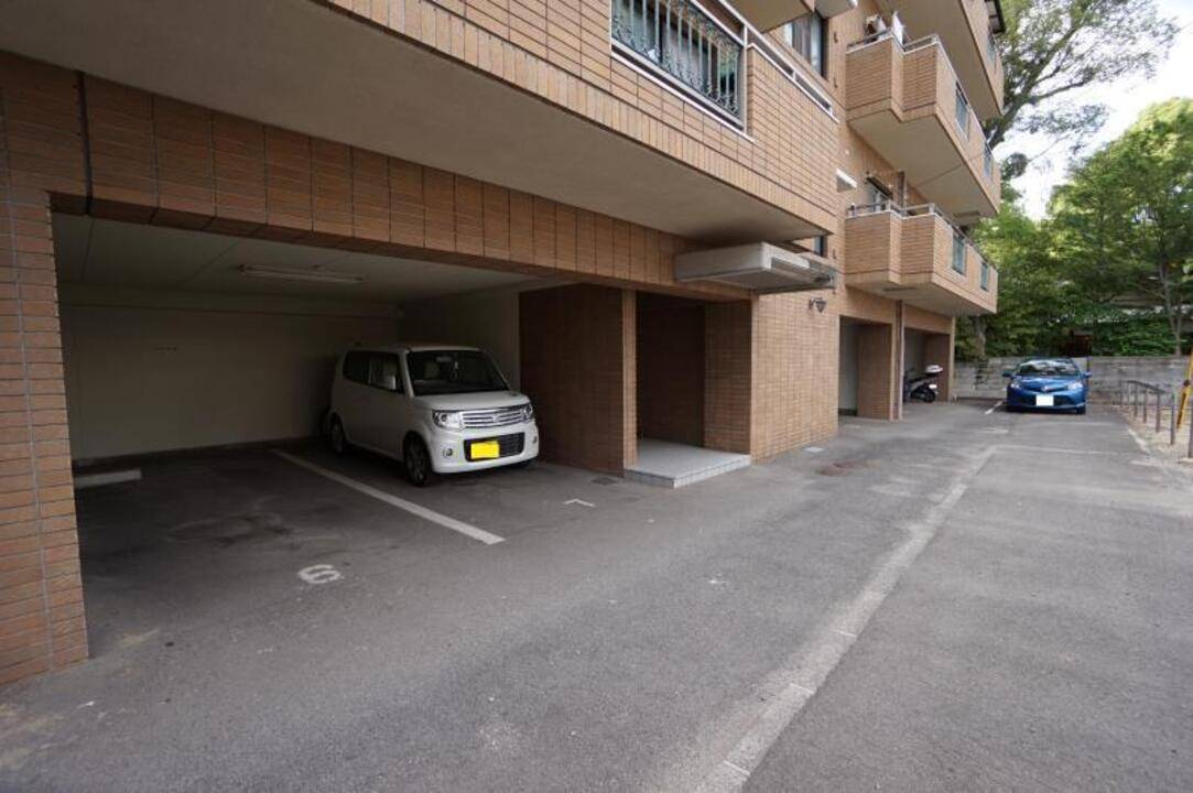 駐車場　駐車場