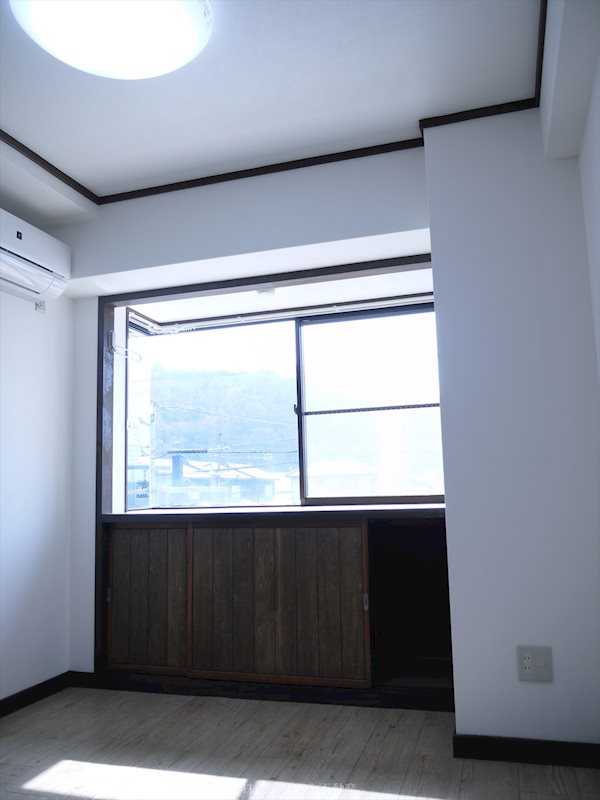 その他部屋・スペース　たっぷりの光が降り注ぐ明るいお部屋です。