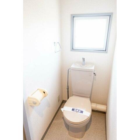 トイレ　清潔感のあるトイレです