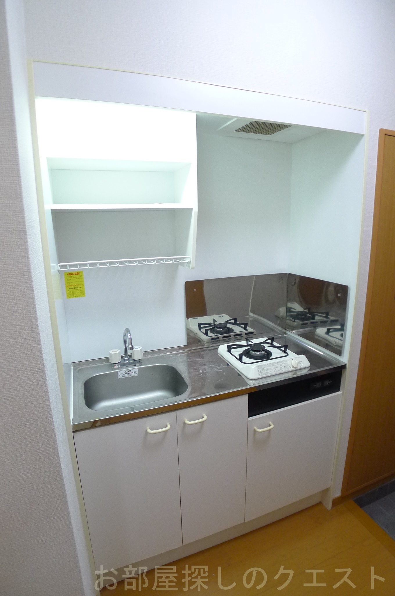 キッチン　（写真は同物件反転タイプ）