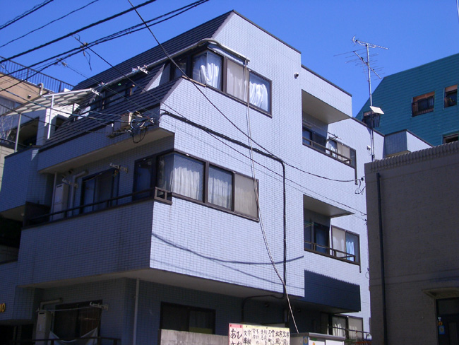 建物外観　タイル貼りのきれいな外観