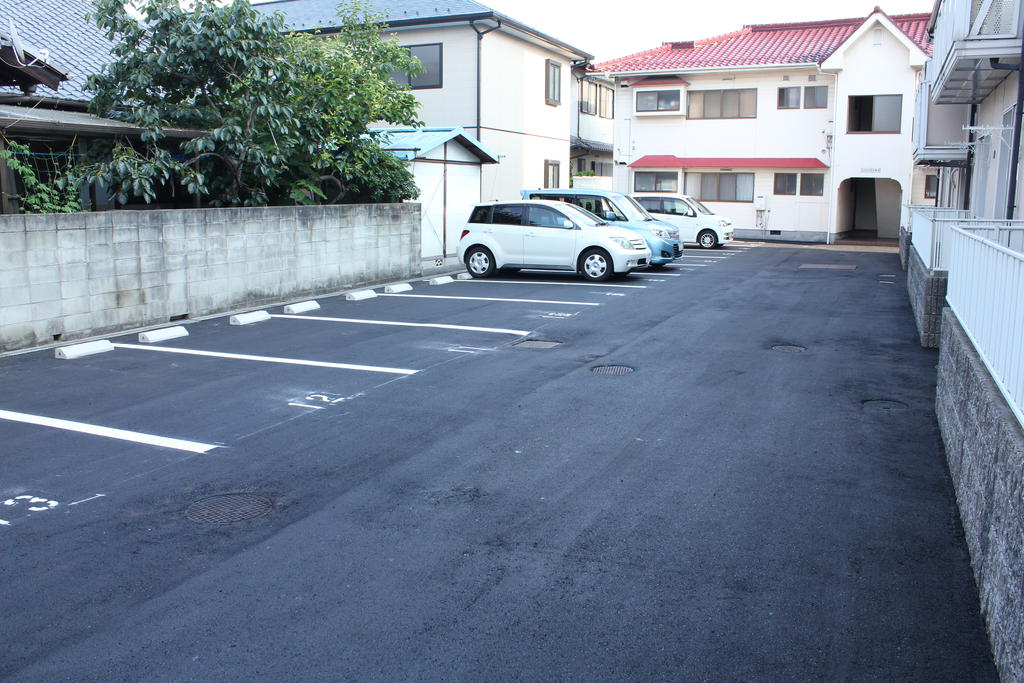 【広島市佐伯区八幡東のアパートの駐車場】