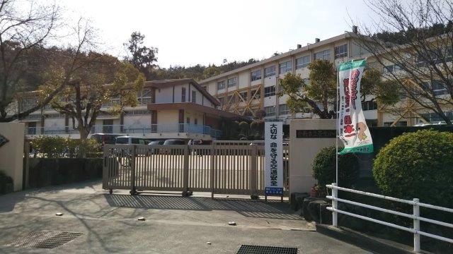 【西岡中村貸家の小学校】