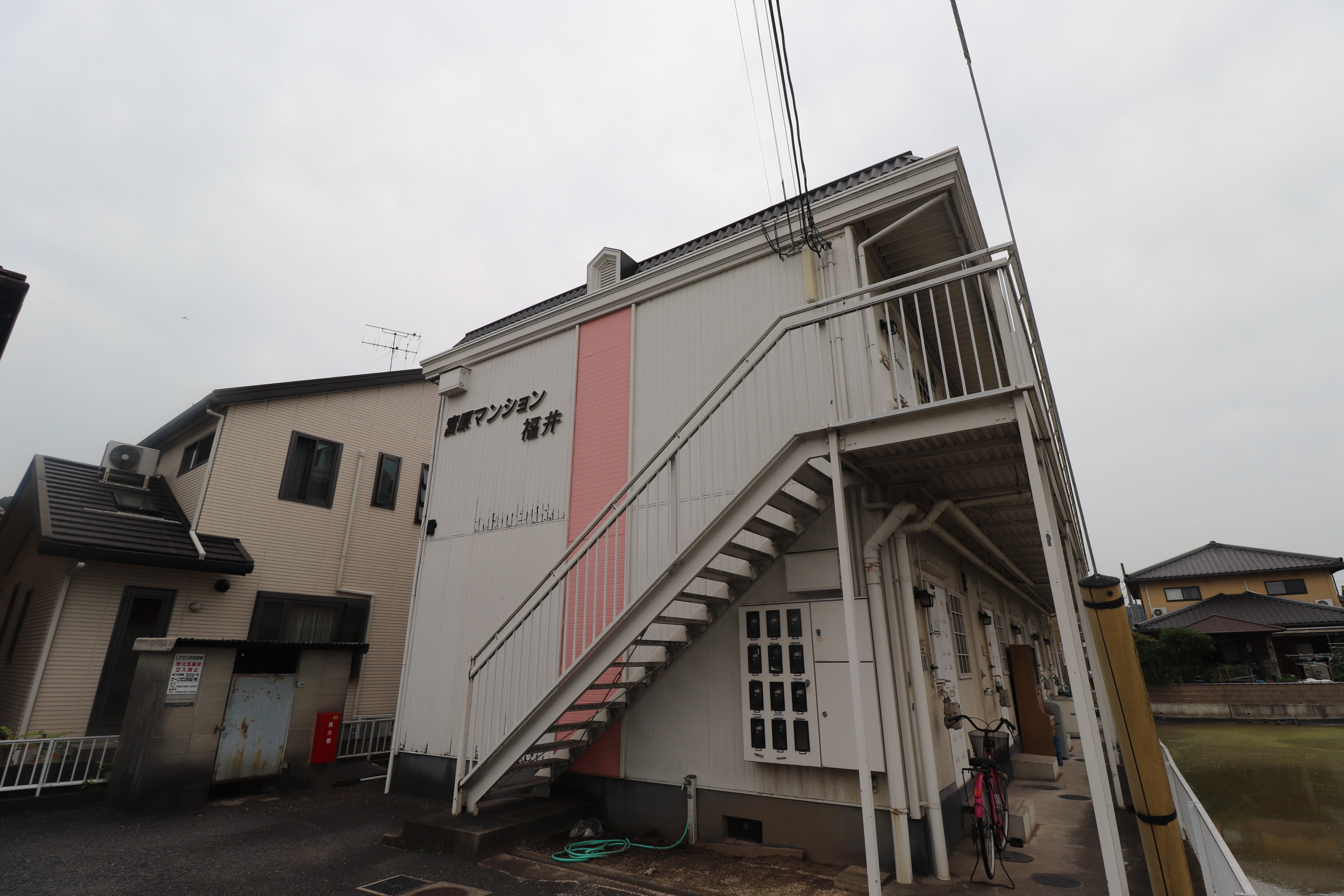 建物外観　2階建てアパートです！