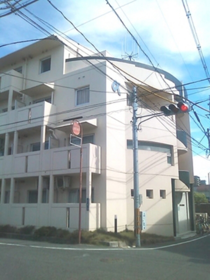 岡山市北区清心町のマンションの建物外観