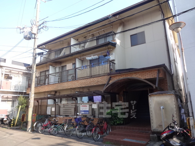 茨木市中総持寺町のマンションの建物外観