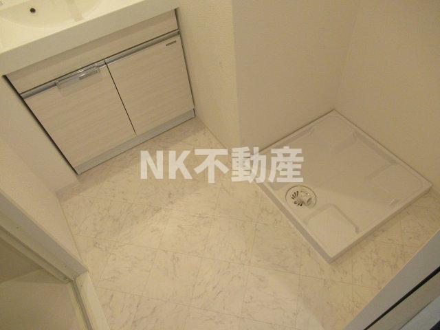 洗面設備　明るい洗面所です