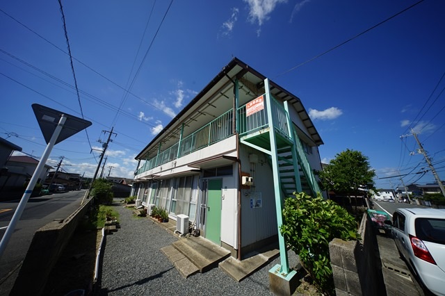 下関市綾羅木本町のアパートの建物外観
