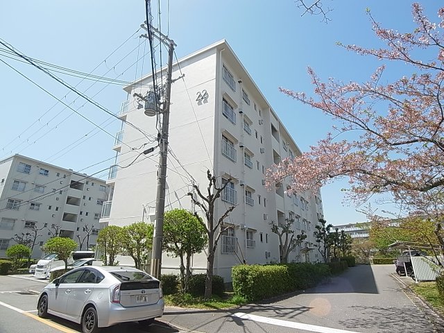 神戸市北区ひよどり台のマンションの建物外観