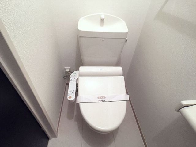 【流山市三輪野山のアパートのトイレ】