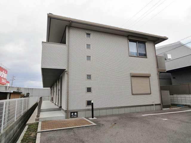 守山市播磨田町のアパートの建物外観
