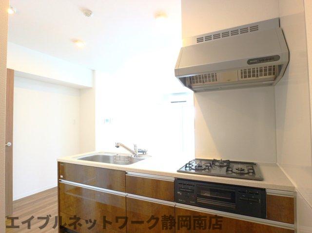 キッチン　コンパクトなキッチンで掃除もラクラク