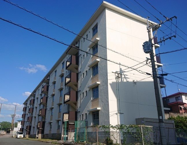 中間市大字上底井野のマンションの建物外観