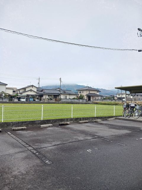 【津山市中島のアパートの駐車場】