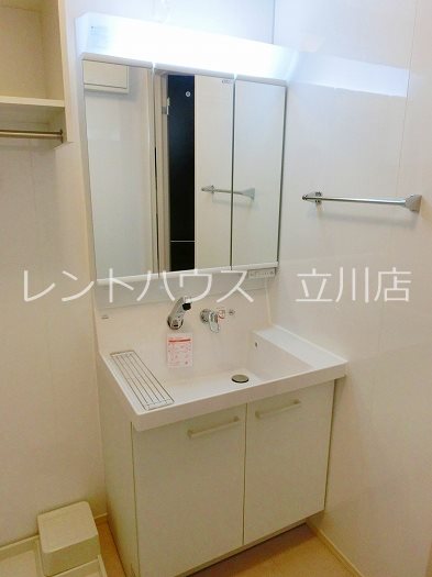 【日野市旭が丘のアパートの洗面設備】