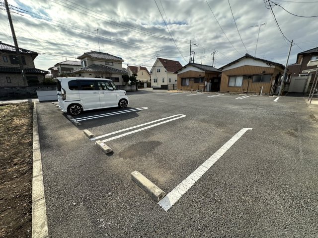 【関戸戸建貸家の駐車場】