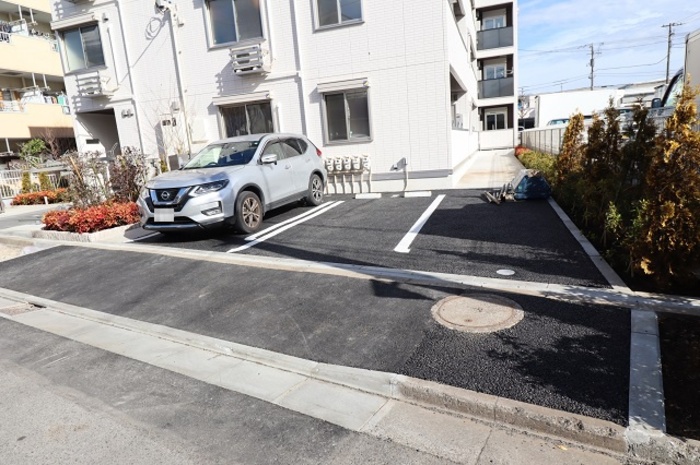 【江戸川区松江のアパートの駐車場】