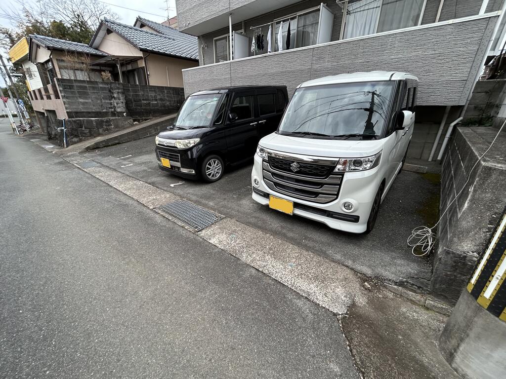 【カトレアハイツの駐車場】