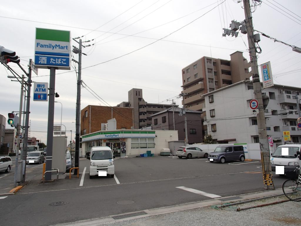 【八尾市高安町南のマンションのコンビニ】