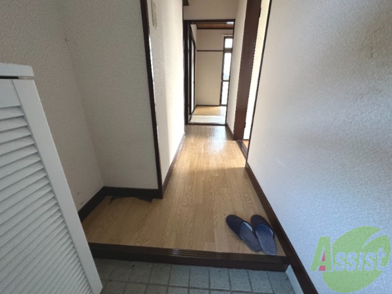 玄関　外から玄関を撮影してみました。シンプルな玄関です。