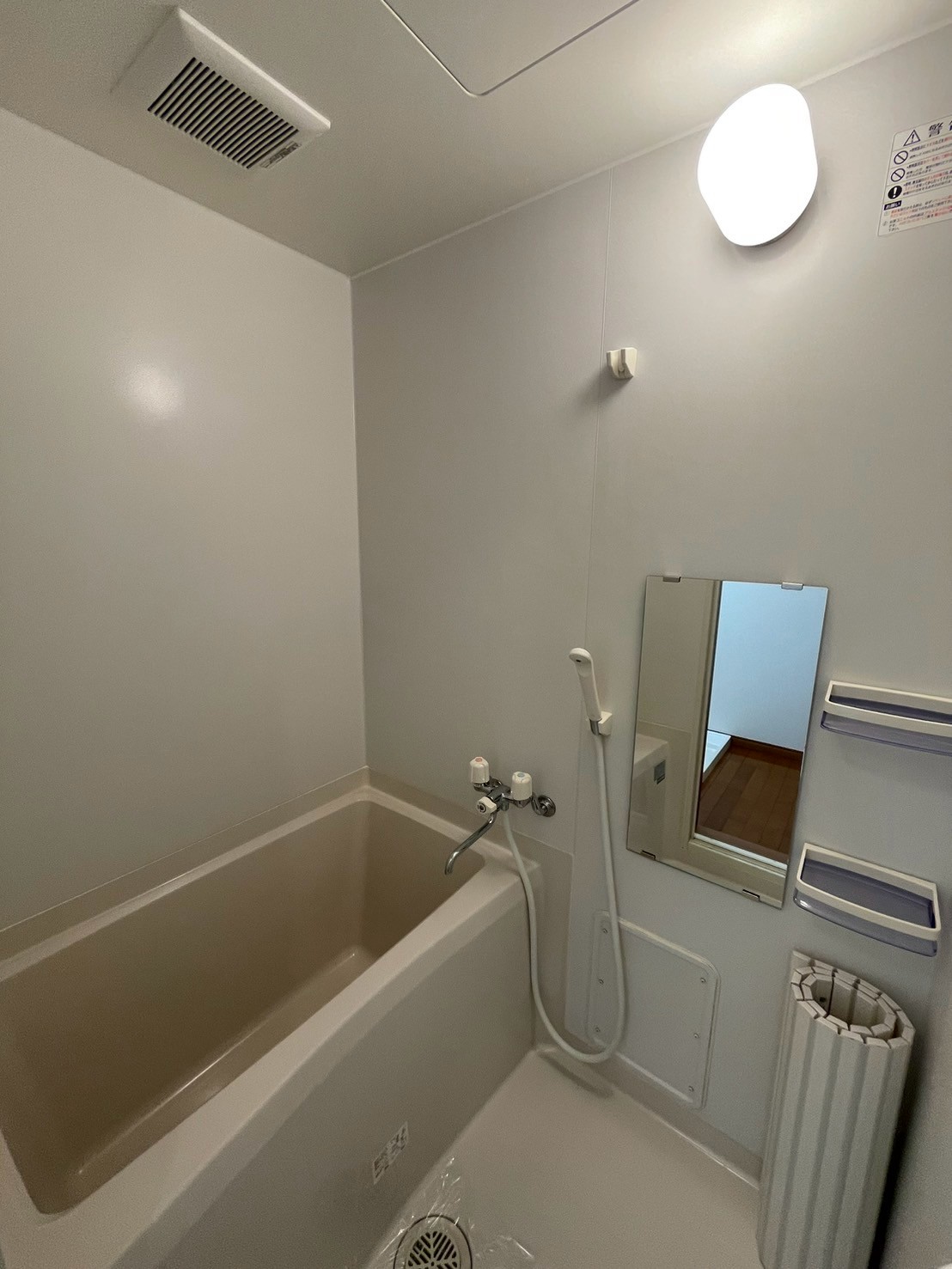 バス・シャワールーム　オール電化・独立洗面台・IH2口クッキングヒーター