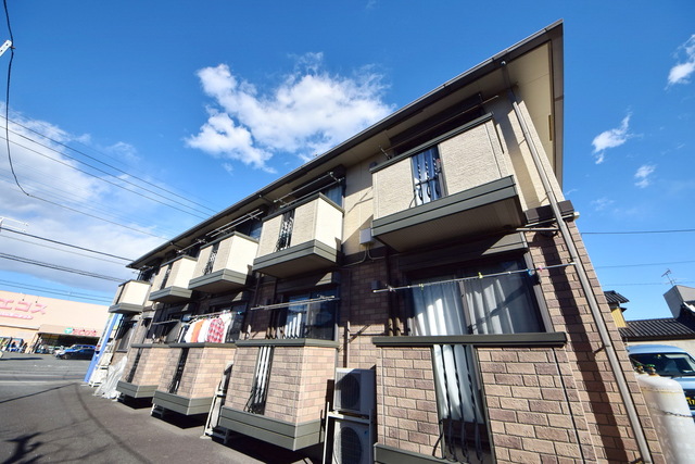 建物外観　～青い空、白い雲っ～