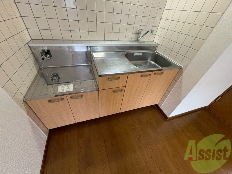 キッチン　シンプルなキッチンです。ガスコンロも設置できる仕様です。