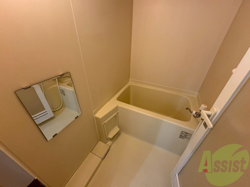 バス・シャワールーム　こちらはお風呂。一日の疲れをここで癒してください。