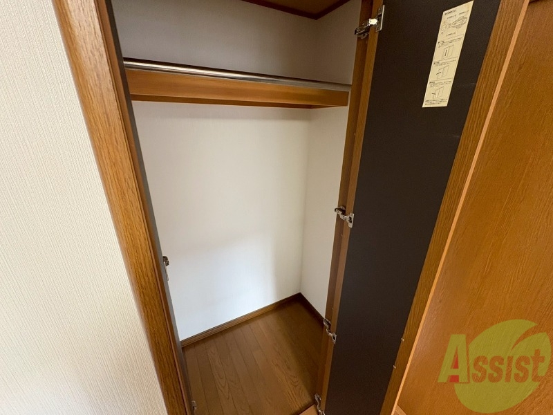 収納　クローゼットを開けてみました。お洋服が沢山しまえそう！