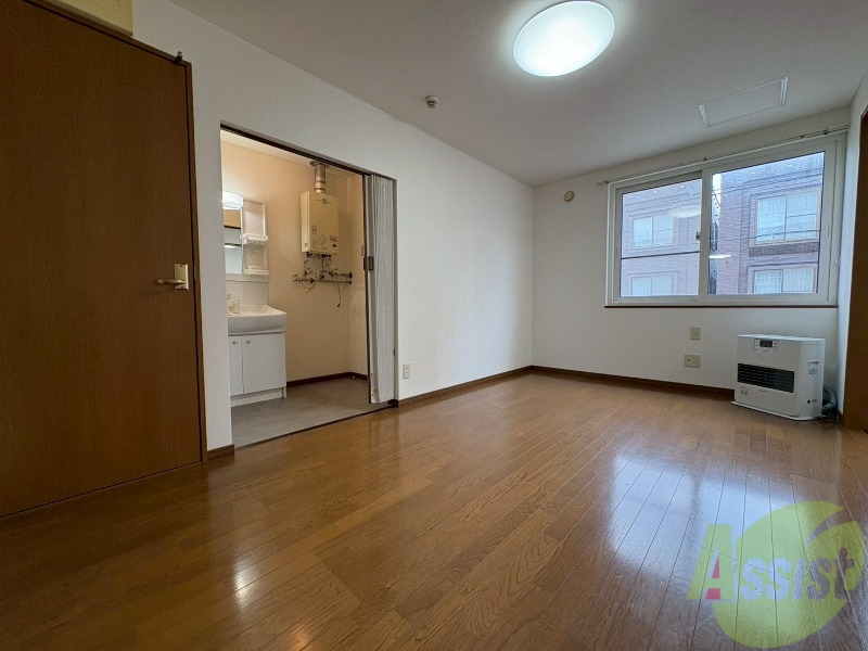 居室・リビング　９．２帖のダイニングキッチン。ご飯を食べるお部屋ですね。