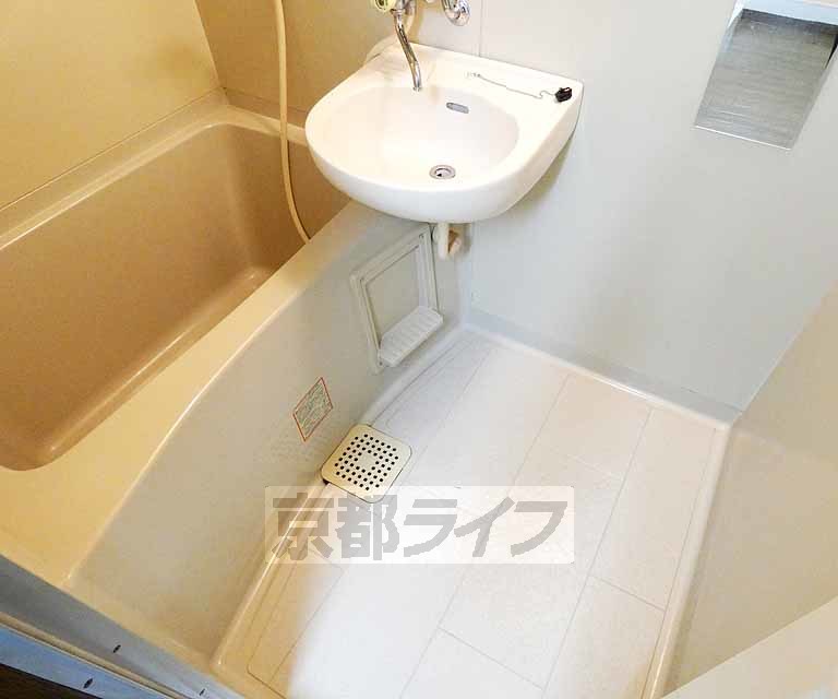 バス・シャワールーム　神宮丸太町駅横のＲＣマンション！