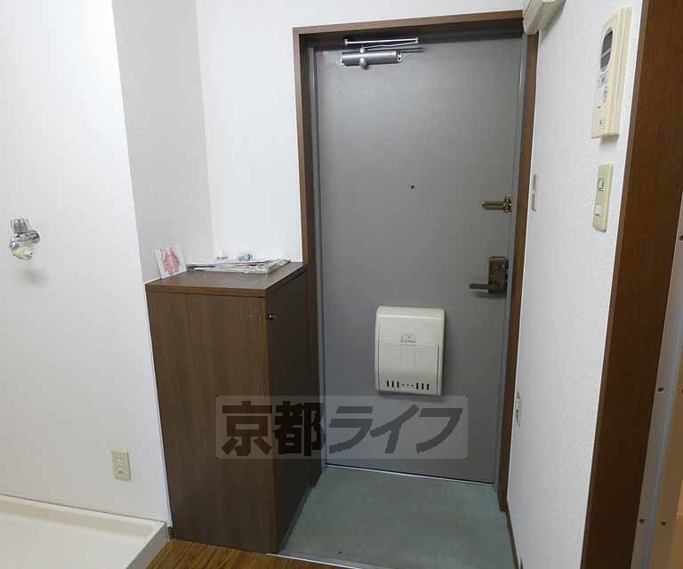 玄関　神宮丸太町駅横のＲＣマンション！