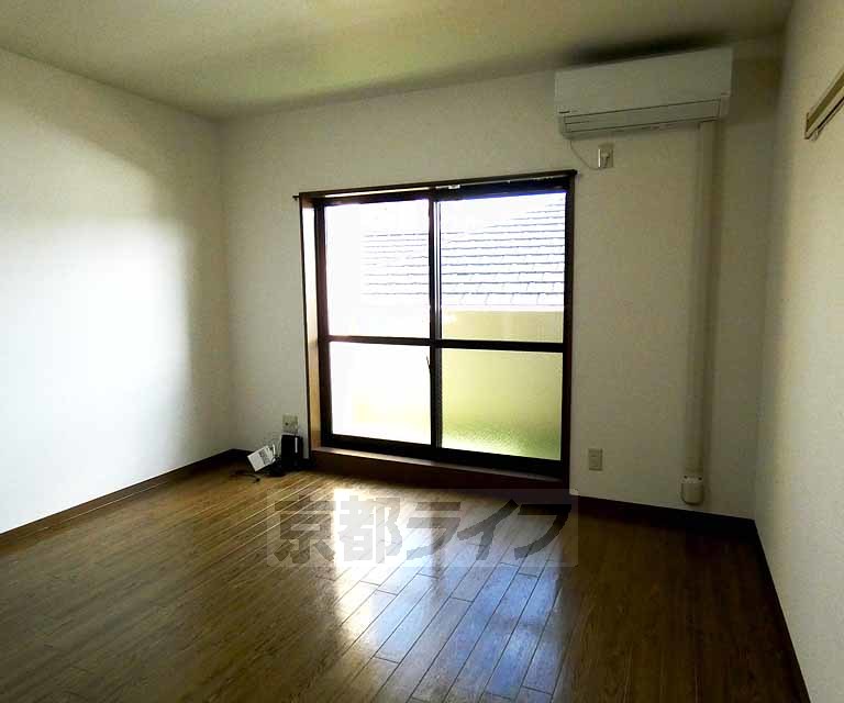 居室・リビング　神宮丸太町駅横のＲＣマンション！