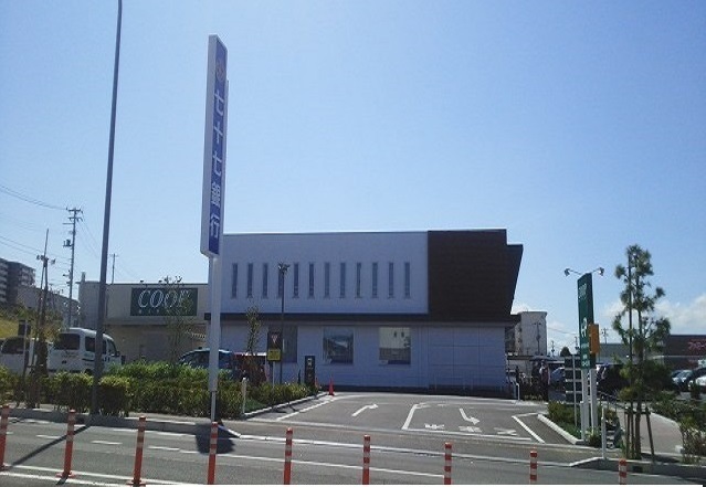 銀行　七十七銀行鶴ヶ谷支店（銀行）まで1300m