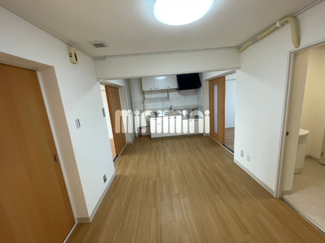 居室・リビング　リフォームされたきれいなお部屋です。