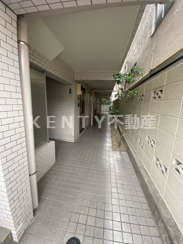 その他共有部分　落ち着いたエントランスです