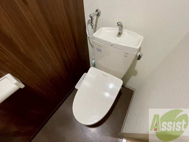 トイレ　ウォシュレット機能がついたトイレ。安心して使用できますね。