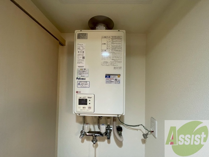 その他設備　給湯器は簡単操作で温度調整ができますよ。