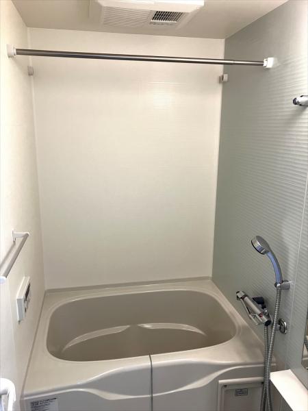 バス・シャワールーム　バストイレ別。浴室換気暖房機有