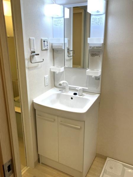 洗面設備　忙しい朝にも便利な洗髪洗面化粧台有