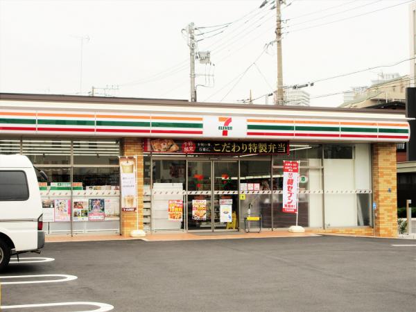 コンビニ　セブンイレブン東京高校前店（コンビニ）まで90m