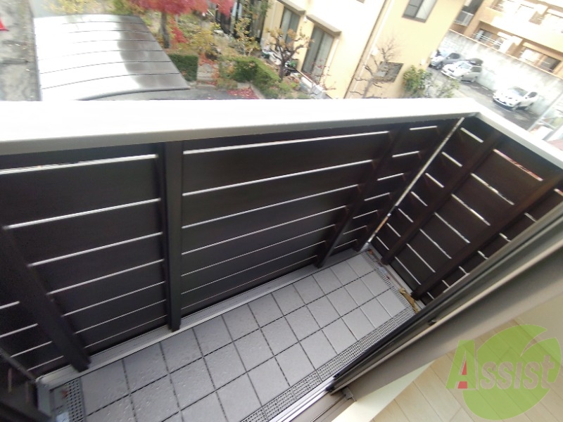 バルコニー　ベランダはよく日が当たり気持ちの良い空間です。