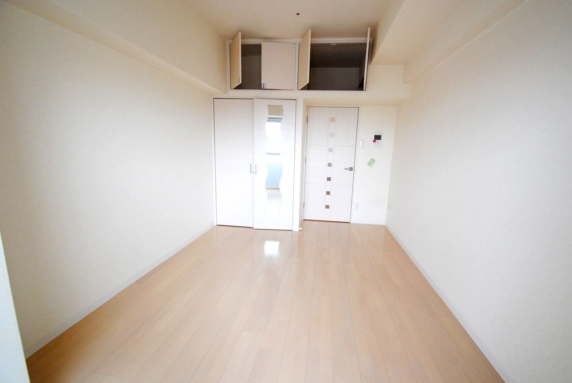 居室・リビング　南向きの角部屋☆出窓あり☆日当たり良好