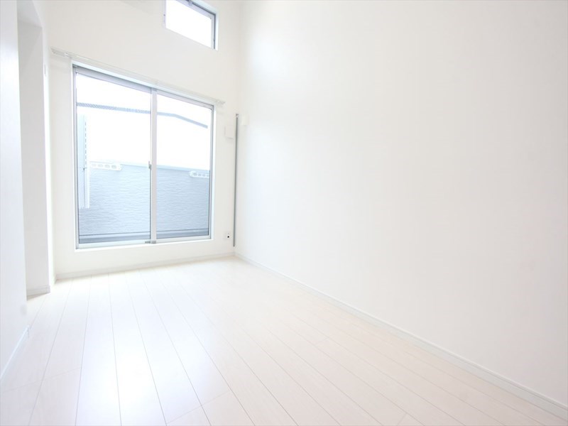 バルコニー　洋室6.5帖　ロフト5.4帖（収納にも寝室にも使えます）