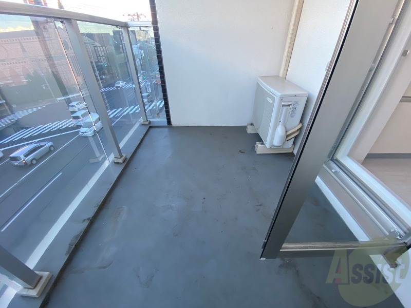 バルコニー　バルコニーです。洗濯物を干すもよし、一息つくもよしですね。